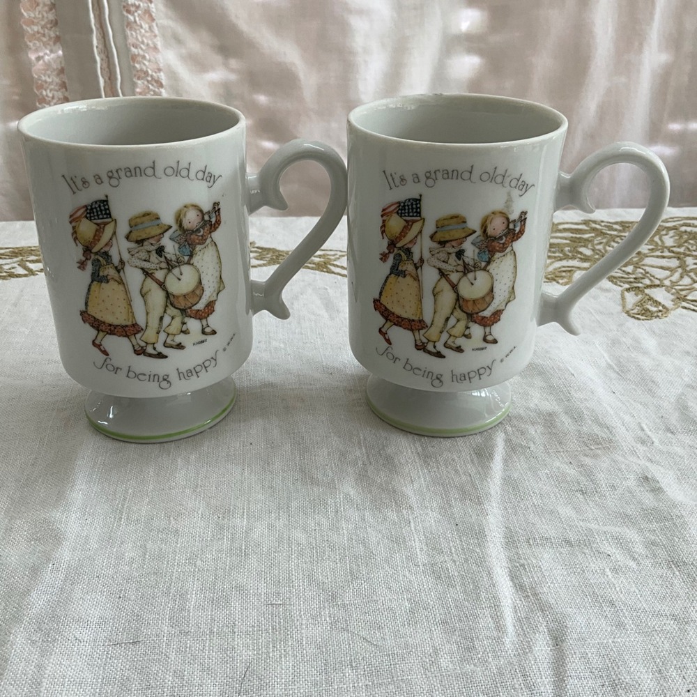 Vintage Holly Hobbie Porcelain Footed Mugs Set‎ of 2 Grand Old Day Japan 1974